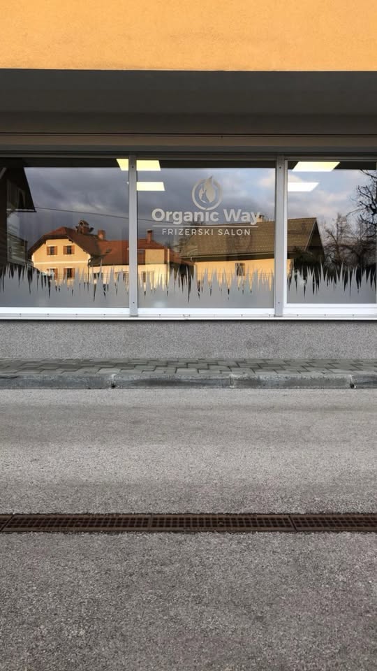 Frizerski salon Organic Way — izložba salona v Kranju